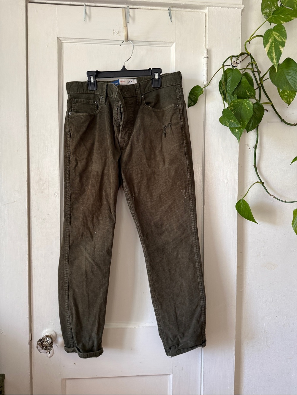 Old Navy Men's Corduroy Pants in Olive size 32 x 30 slim built in flex